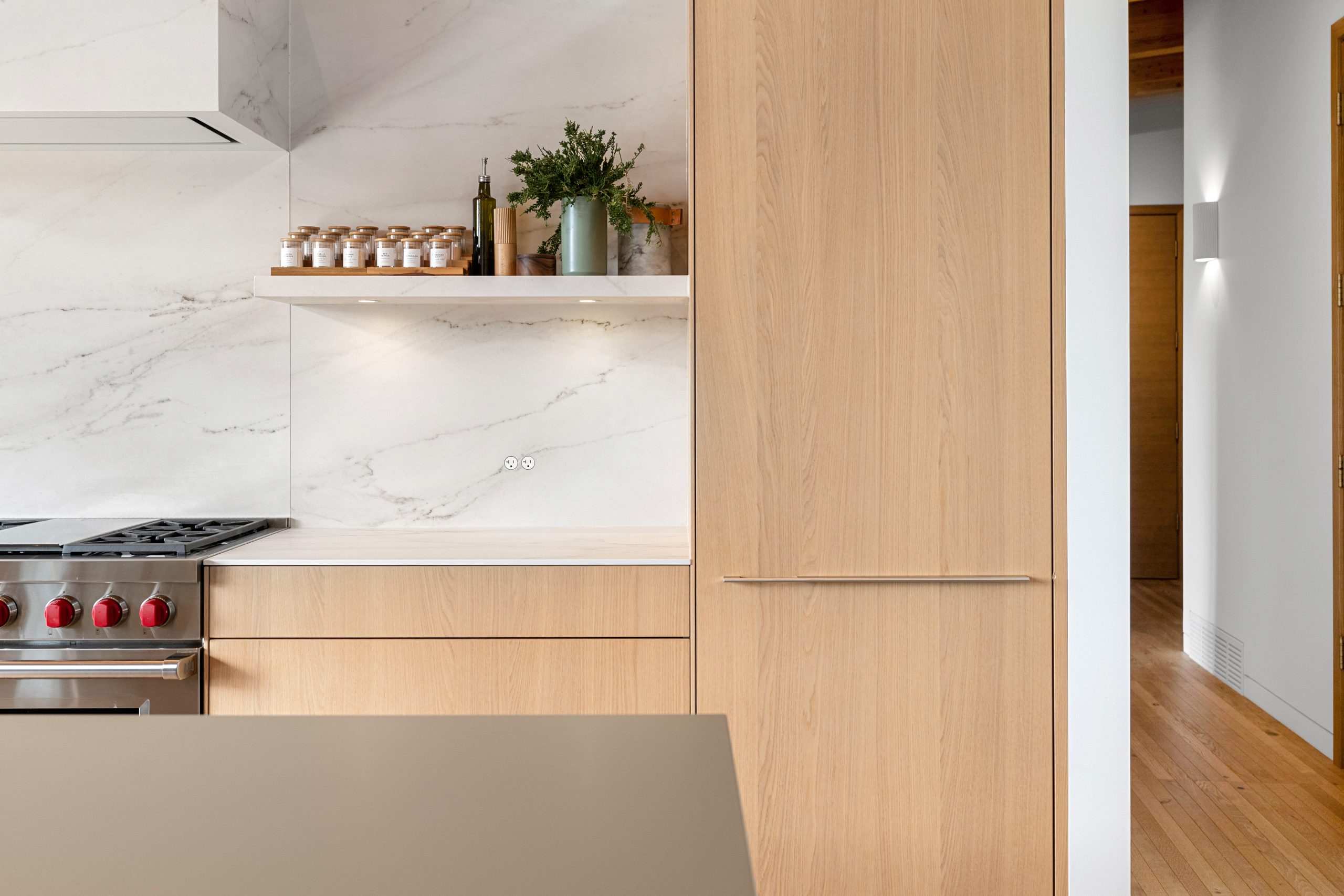 bulthaup-b3-oak-wooden-kitchen-marble-detail