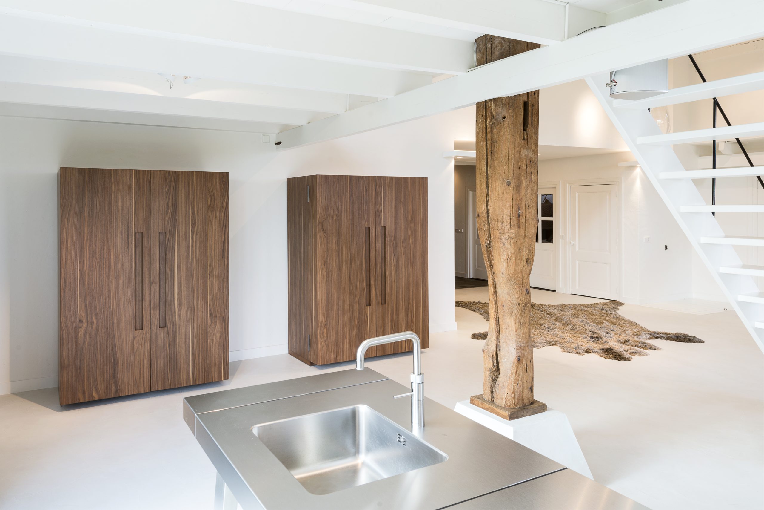 bulthaup-zeist-niederlande-projekt-b2-waschbecken-b2-werkzeugschrank-geschlossen