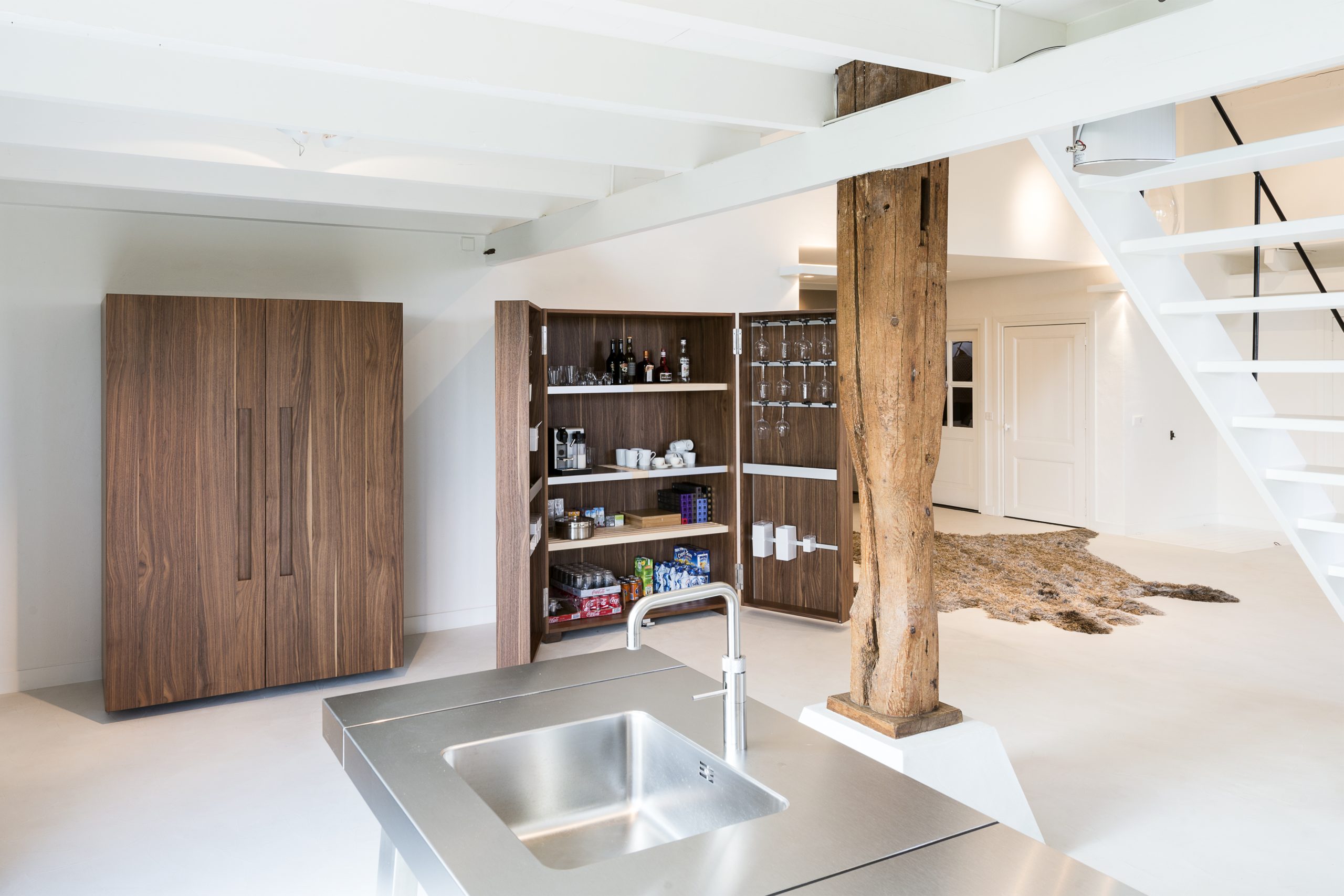 bulthaup-zeist-niederlande-projekt-b2-waschbecken-b2-werkzeugschrank-offen