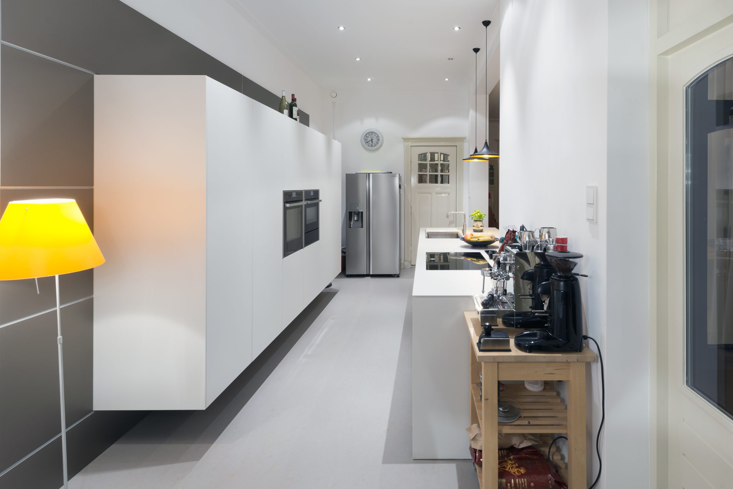 bulthaup-zeist-niederlande-projekt-b3-white-kuechenschrank-schwebend