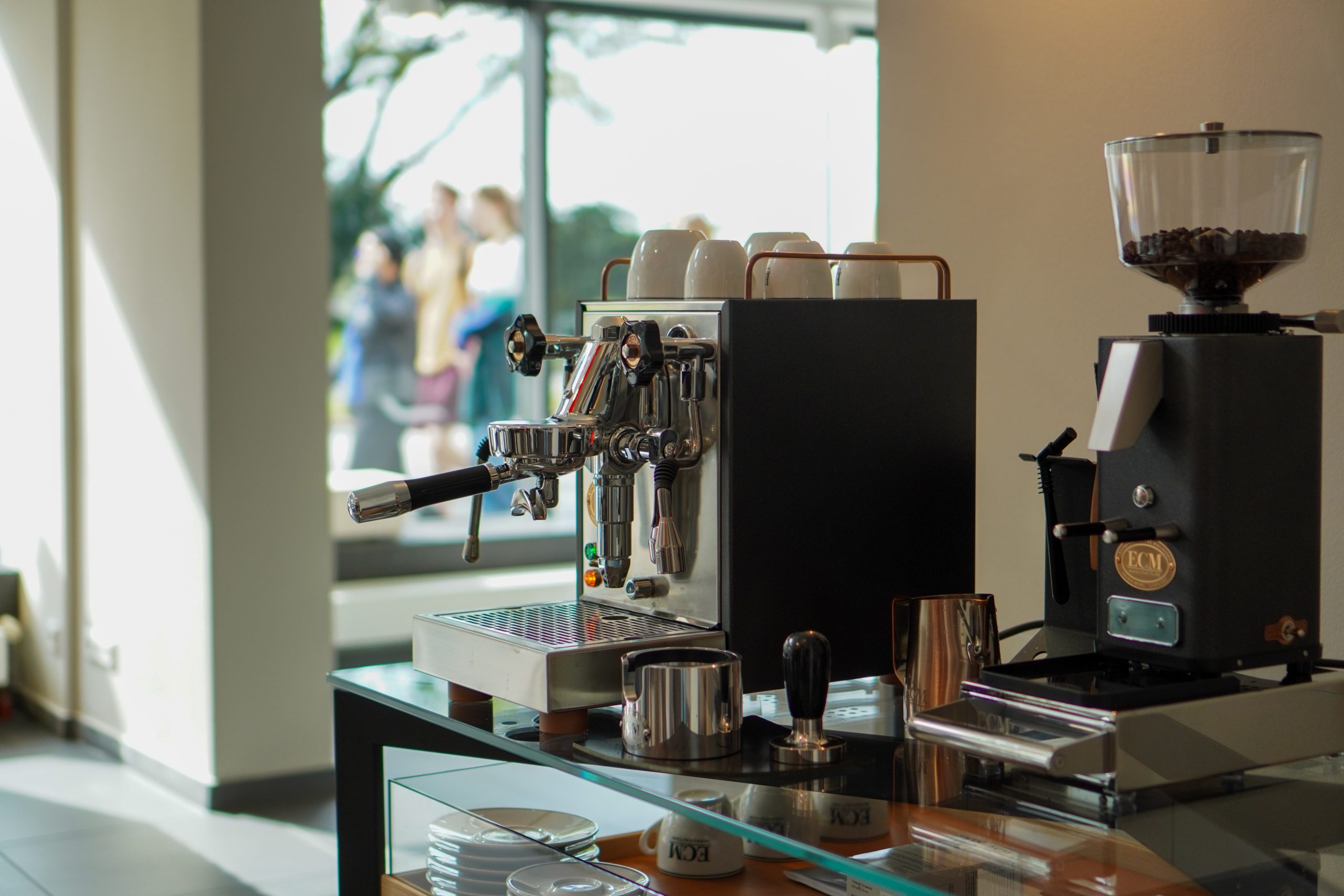 Professionelle ECM Espressomaschine im Bulthaup Showroom Heidelberg – Kaffee und Küchendesign