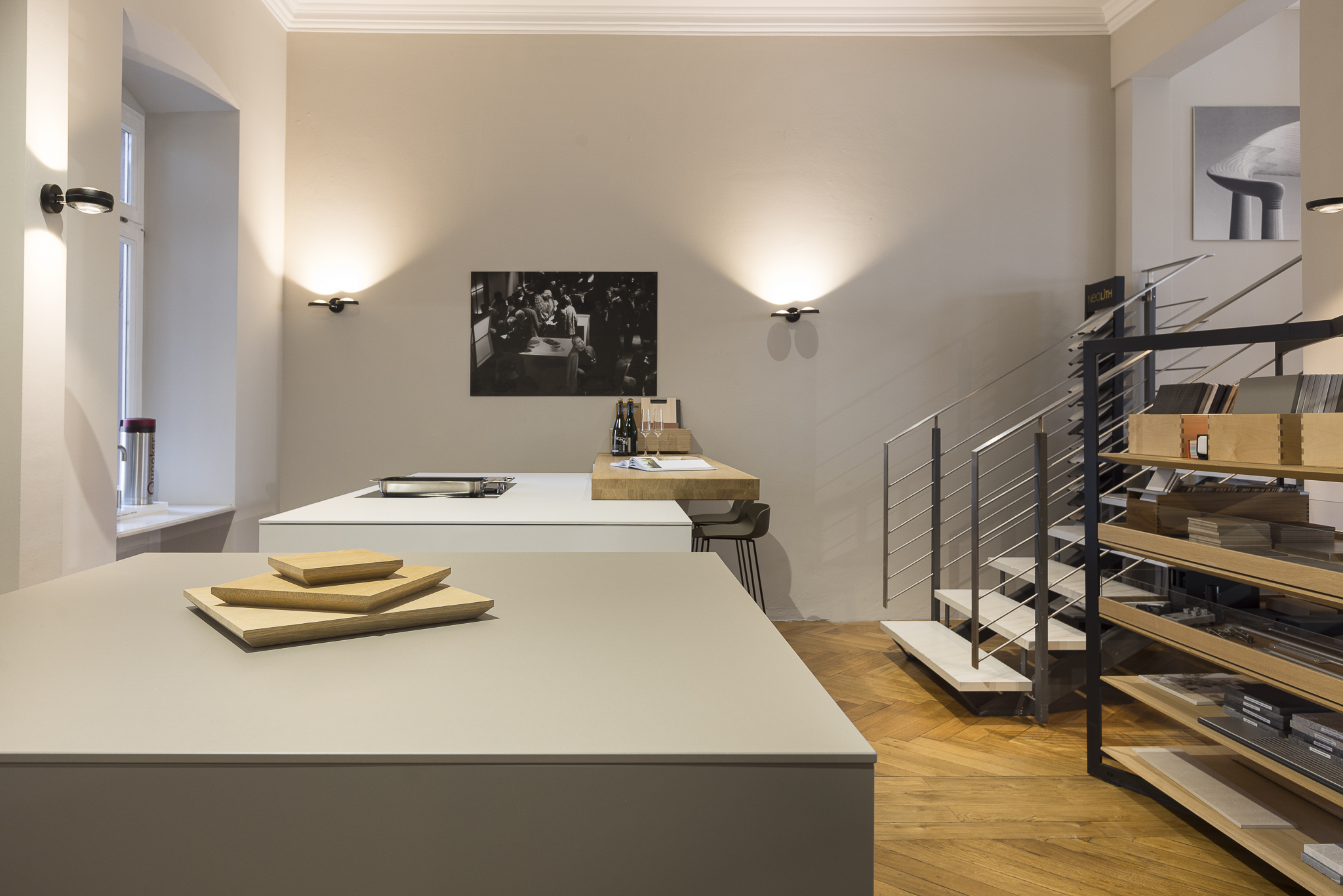 Materialmuster und Küchenberatungstheke im Bulthaup Showroom Heidelberg – Design trifft Funktion