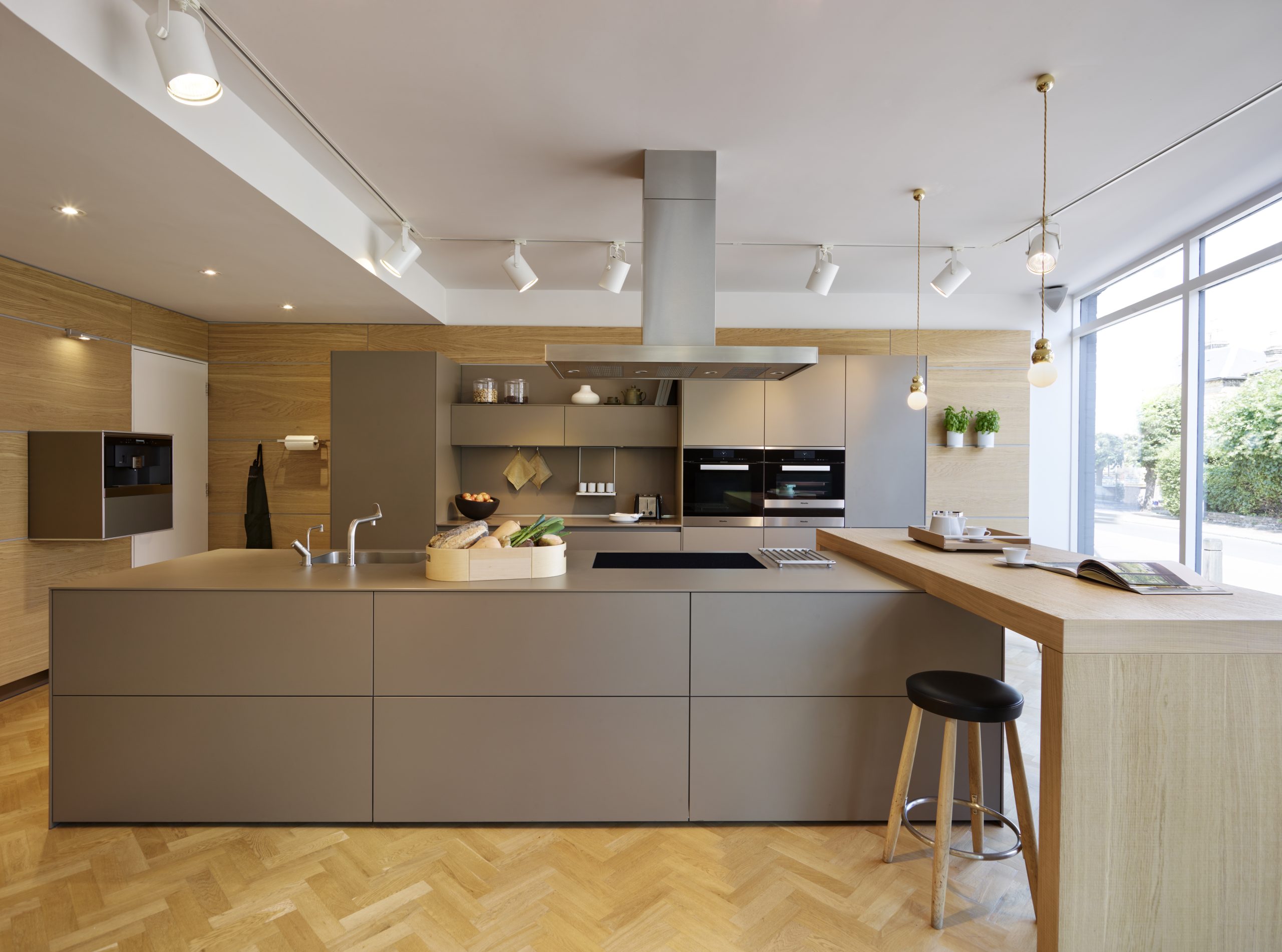 bulthaup-putney-grossbritannien-showroom-b3-grau-01